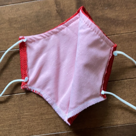 Red double layer mask - Picture 2 of 2